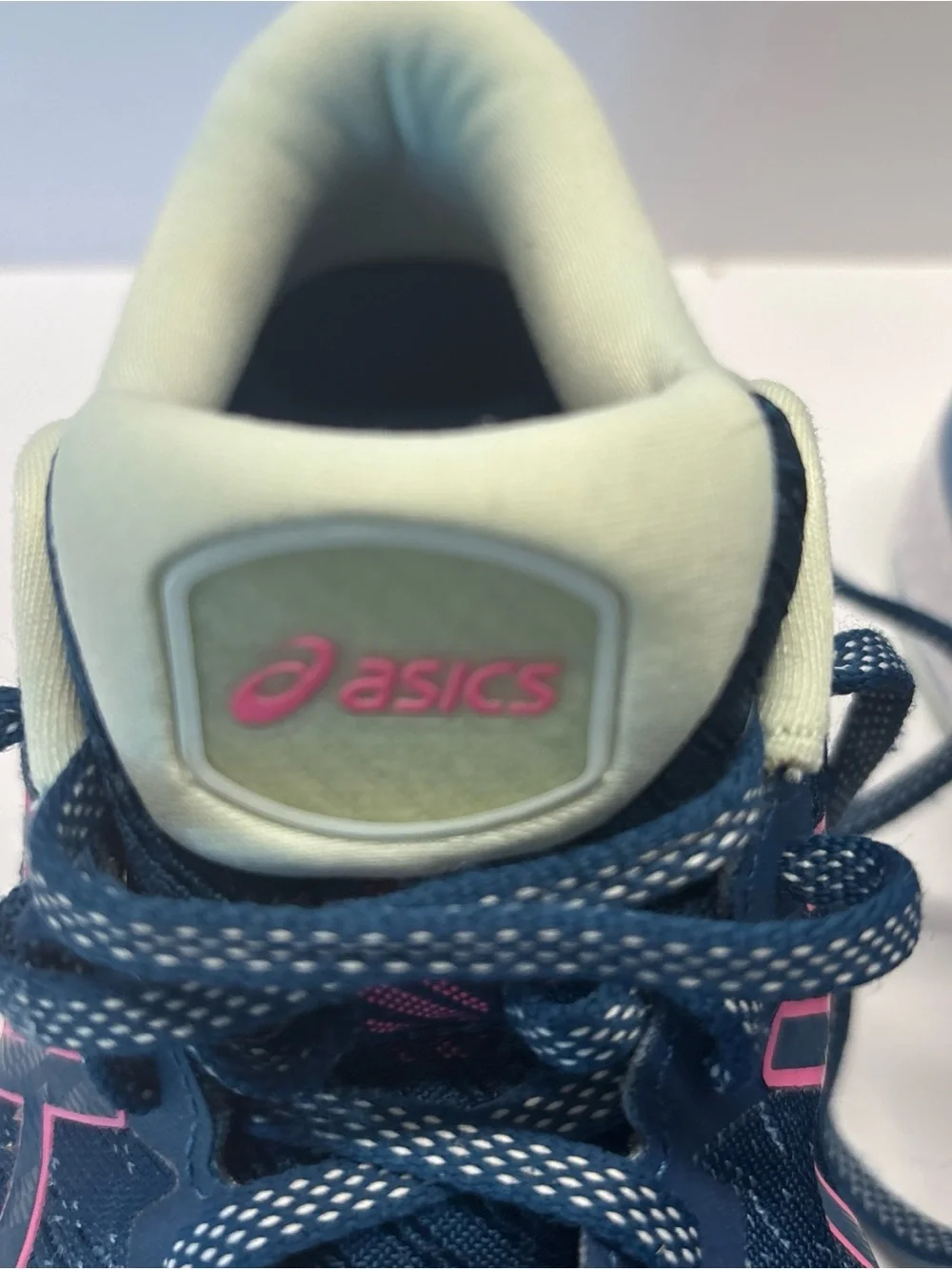 ASICS Gel Kayano 27 Women's blue Running Shoe with Pink Accents size 11